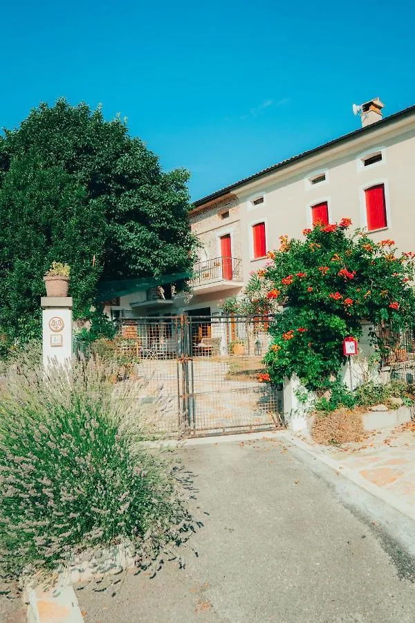 B&B Al Giardino Dei Laghi Ревине-Лаго 0*,